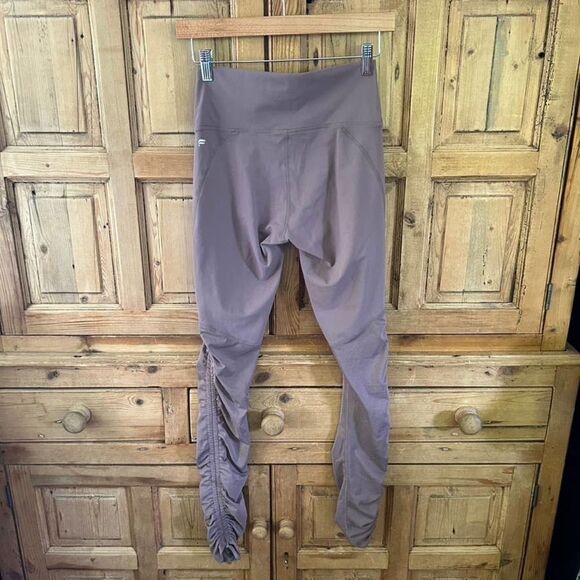 Fabletics Small (?) Cashel High Waist PureLux Cinch Ruched Leggings Mauve Sable - Picture 7 of 9